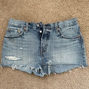 Levi 501 Shorts - Size 28
